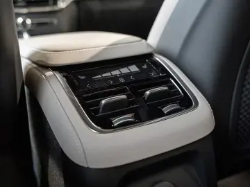 Volvo XC90 T8 AWD Plus Dark