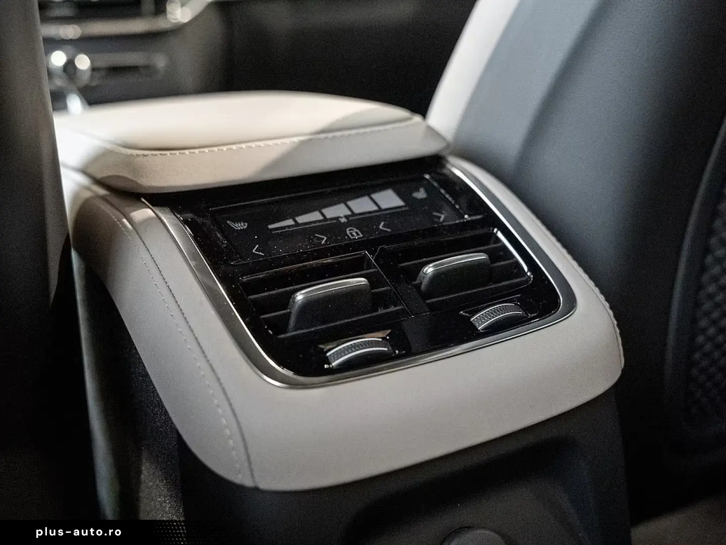 Volvo XC90 T8 AWD Plus Dark