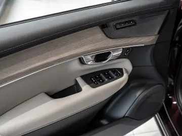 Volvo XC90 T8 AWD Plus Dark