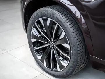 Volvo XC90 T8 AWD Plus Dark