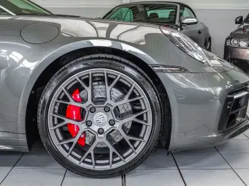 PORSCHE 992 Carrera 4S LIFT PANO Sitzlüft SportCh ACC 21