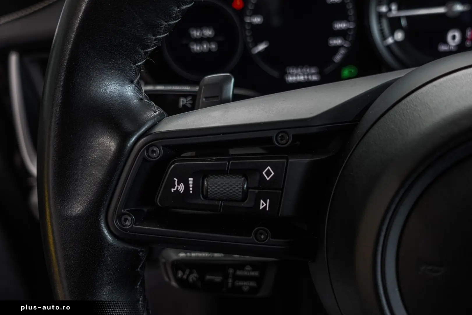 PORSCHE 992 Carrera 4S LIFT PANO Sitzlüft SportCh ACC 21