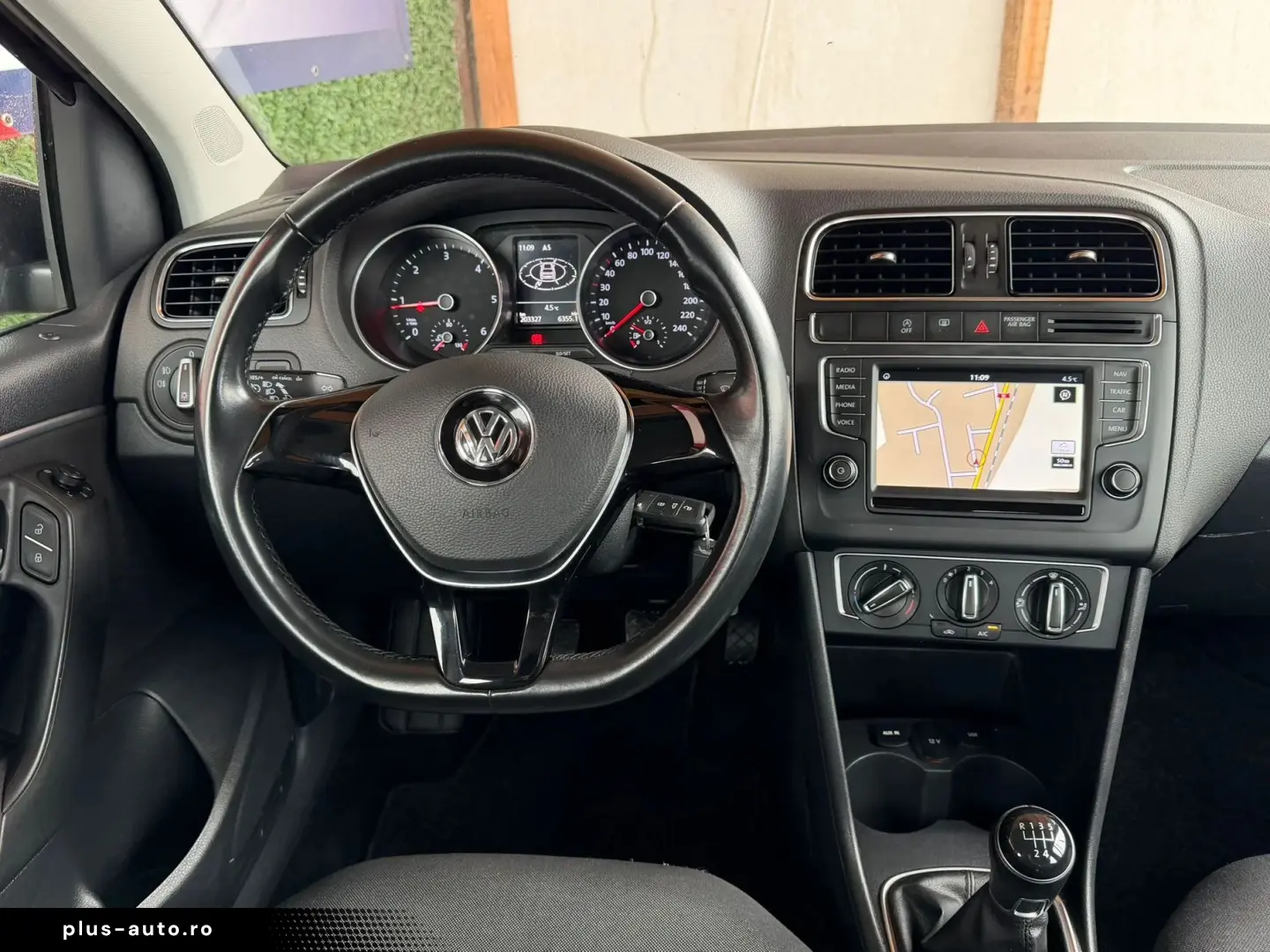 Volkswagen Polo Gen-V-2009-2017