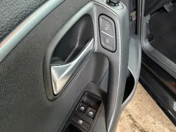 Volkswagen Polo Gen-V-2009-2017