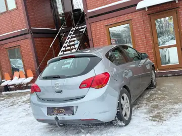 Opel Astra Gen-J-2009-2018