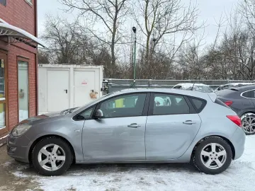 Opel Astra Gen-J-2009-2018