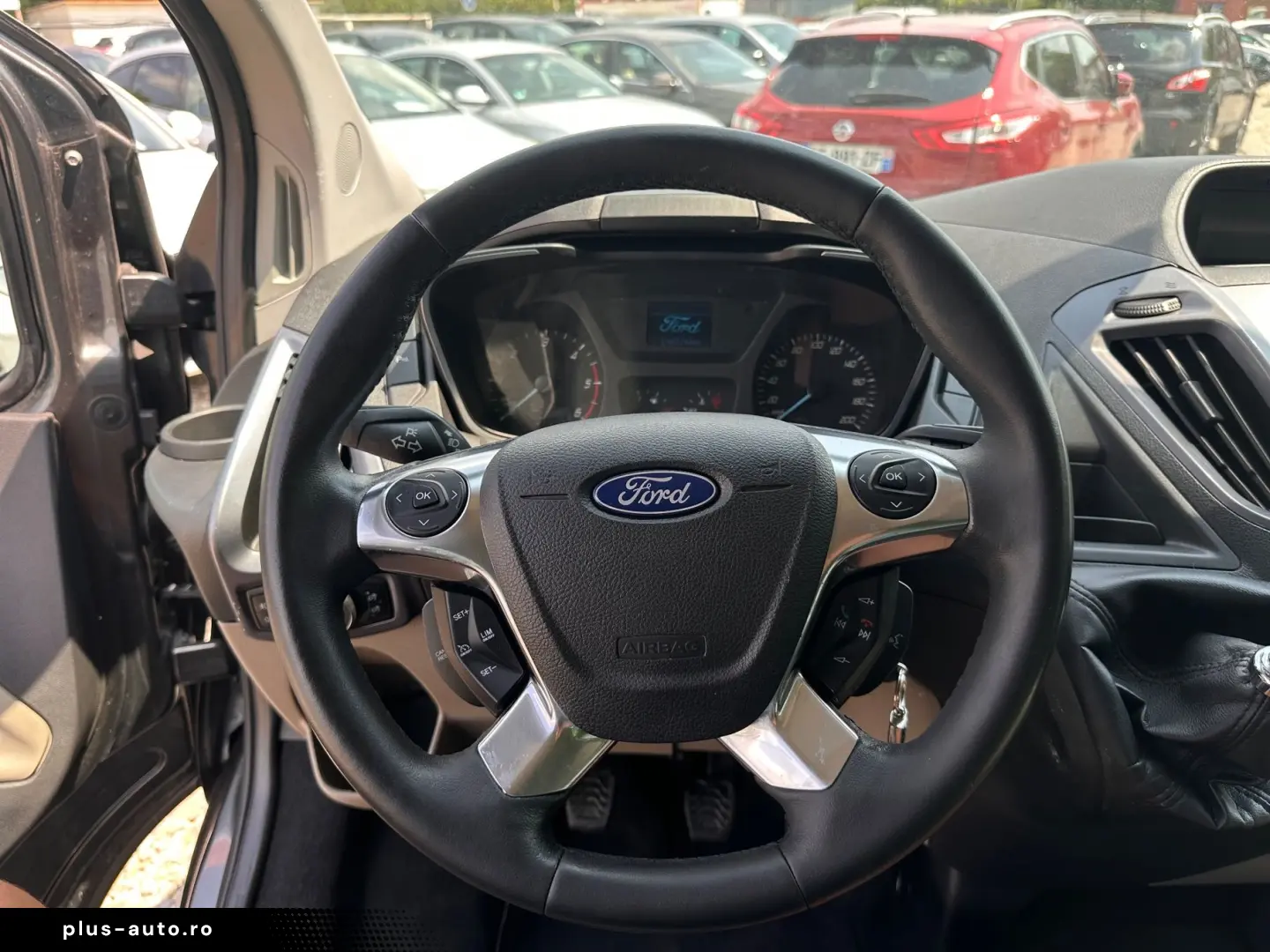 Ford Tourneo-Custom-