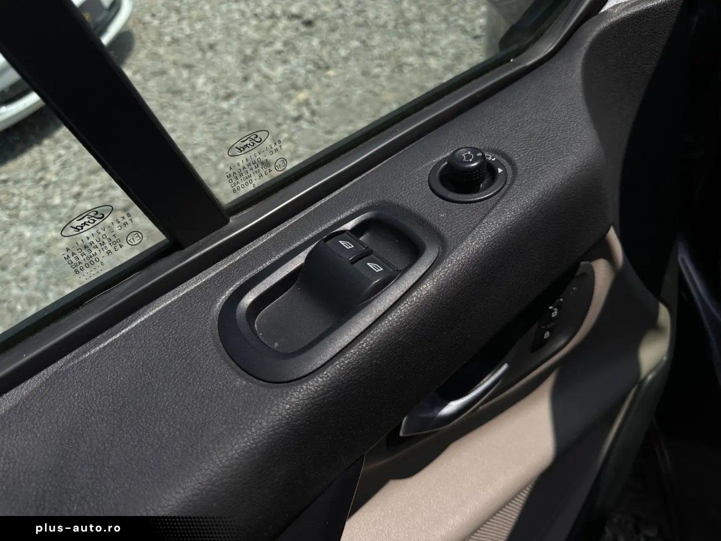 Ford Tourneo-Custom-