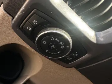 Ford Tourneo-Custom-