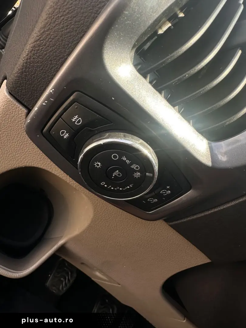 Ford Tourneo-Custom-