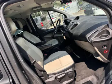 Ford Tourneo-Custom-