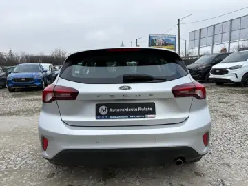 Ford Focus 2022 - via workleto.com