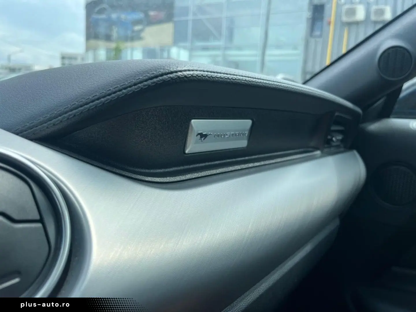 Ford Mustang 2022 - via workleto.com