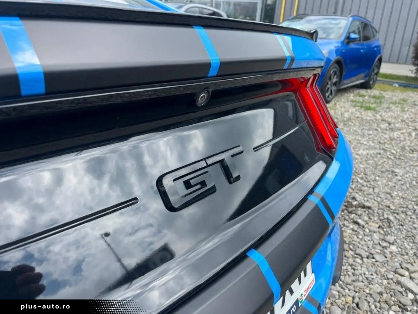 Ford Mustang 2022 - via workleto.com