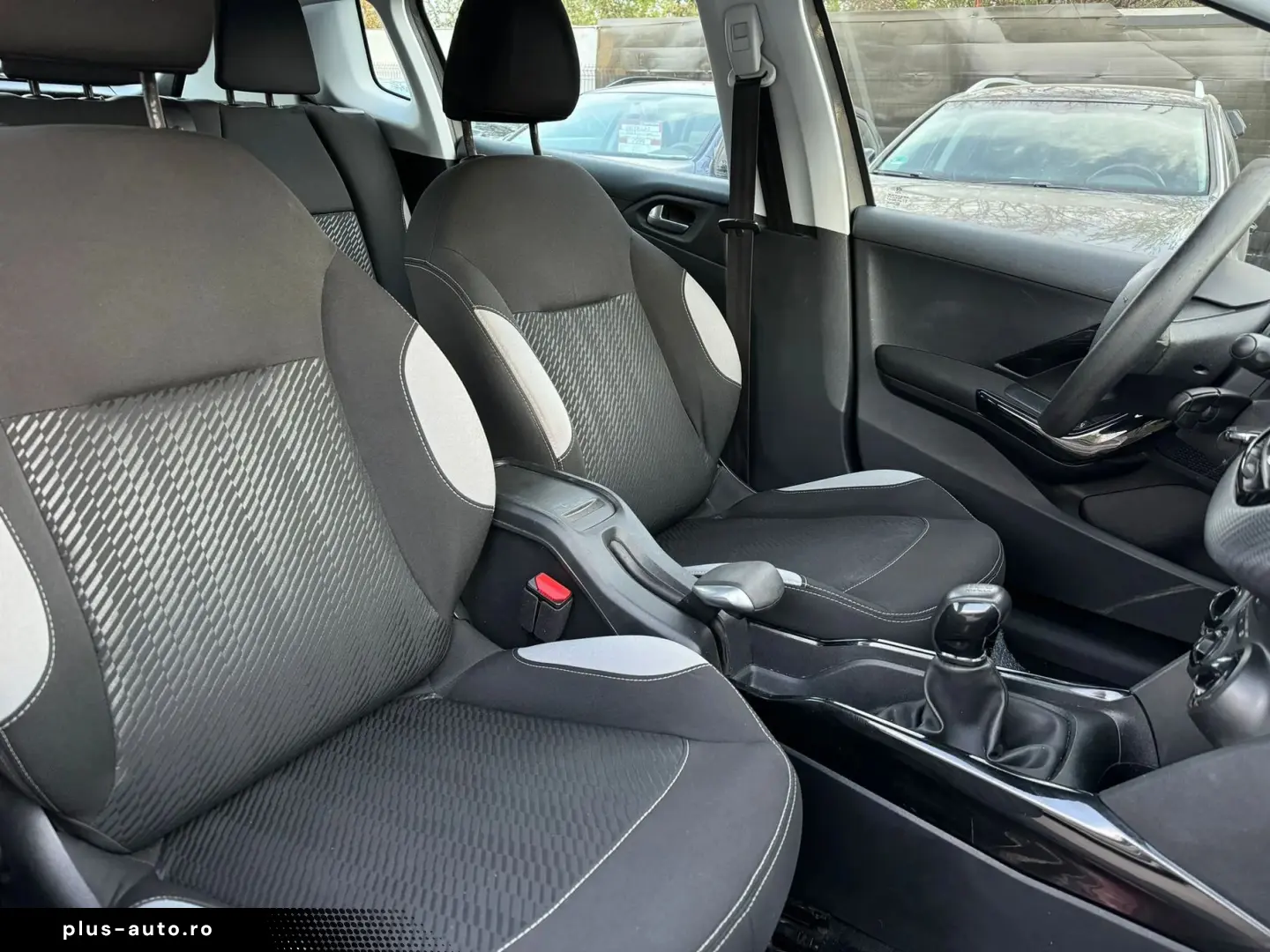 PEUGEOT 2008 1 2i    Vindem in rate Avans ZERO cu Buletinul