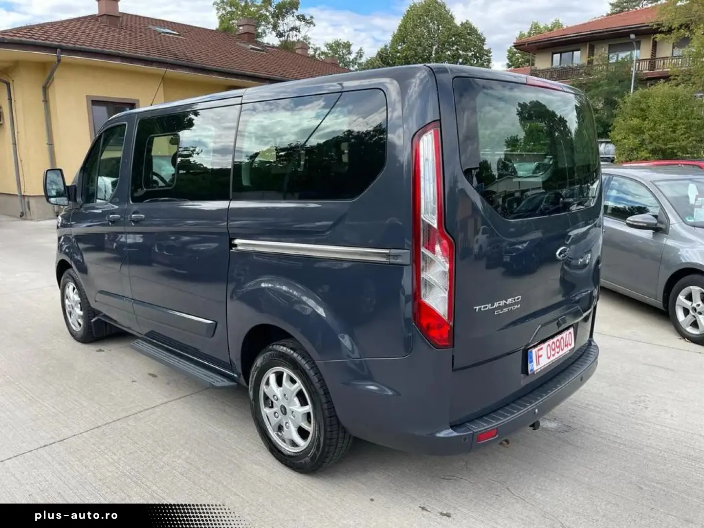 Ford Tourneo-Custom-