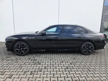 BMW M760 e xDrive Limousine Luftfederung AD Niveau N