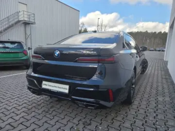 BMW M760 e xDrive Limousine Luftfederung AD Niveau N