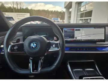 BMW M760 e xDrive Limousine Luftfederung AD Niveau N