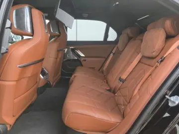 BMW M760 e xDrive Limousine Luftfederung AD Niveau N