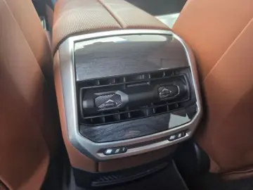 BMW M760 e xDrive Limousine Luftfederung AD Niveau N