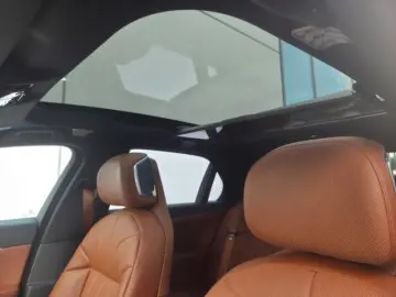 BMW M760 e xDrive Limousine Luftfederung AD Niveau N