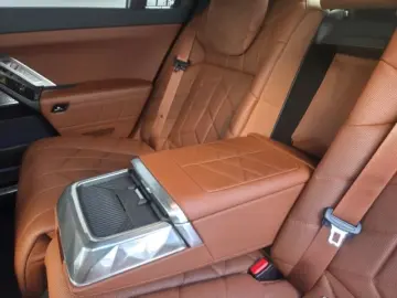 BMW M760 e xDrive Limousine Luftfederung AD Niveau N