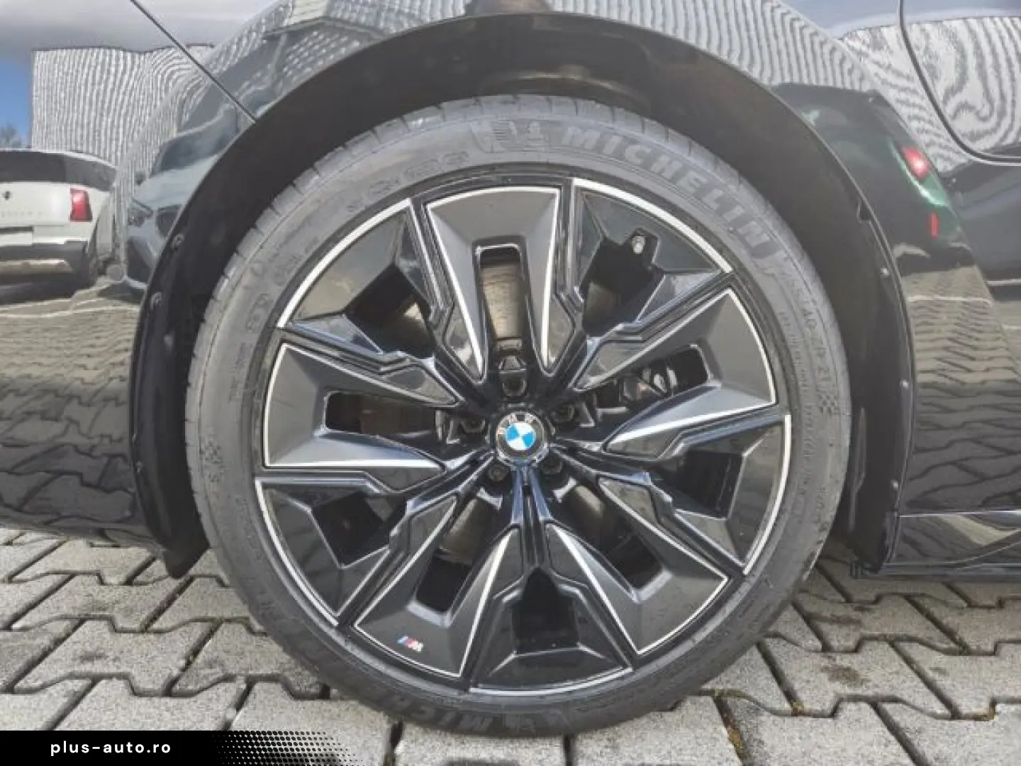 BMW M760 e xDrive Limousine Luftfederung AD Niveau N