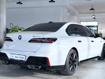 BMW M760e xDrive  Vollausstattung FULL Unfallfrei