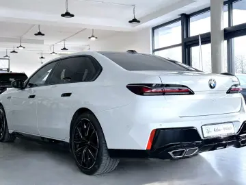 BMW M760e xDrive  Vollausstattung FULL Unfallfrei