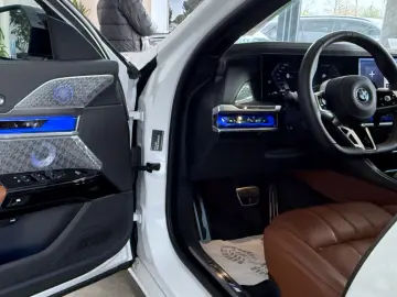 BMW M760e xDrive  Vollausstattung FULL Unfallfrei