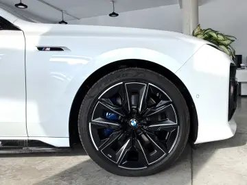 BMW M760e xDrive  Vollausstattung FULL Unfallfrei