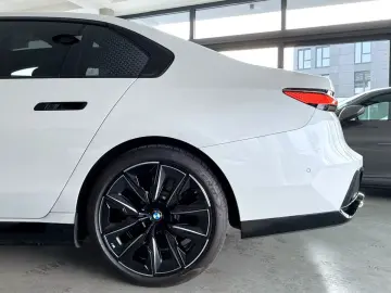 BMW M760e xDrive  Vollausstattung FULL Unfallfrei