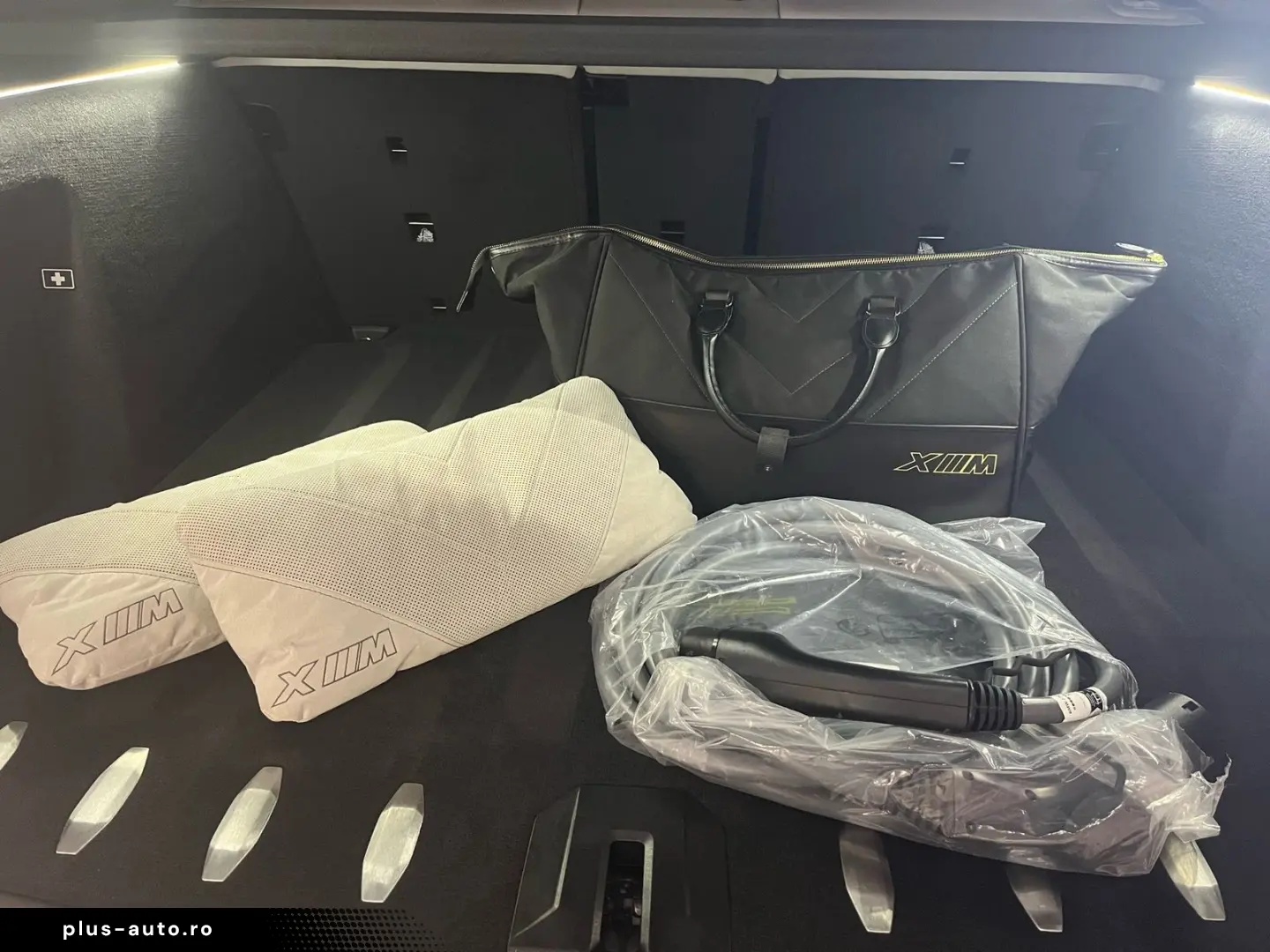 BMW XM 50e 23  AHK Massage Sitzbelüftung Autobahnass