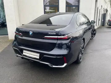 BMW 750e xDrive Limo M Sport    DrivingAssProf 360