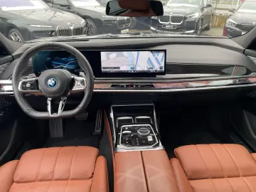 BMW 750e xDrive Limo M Sport    DrivingAssProf 360