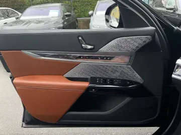 BMW 750e xDrive Limo M Sport    DrivingAssProf 360