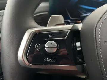 BMW 750e xDrive Limo M Sport    DrivingAssProf 360