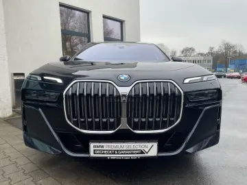 BMW 750e xDrive Limo M Sport    DrivingAssProf 360