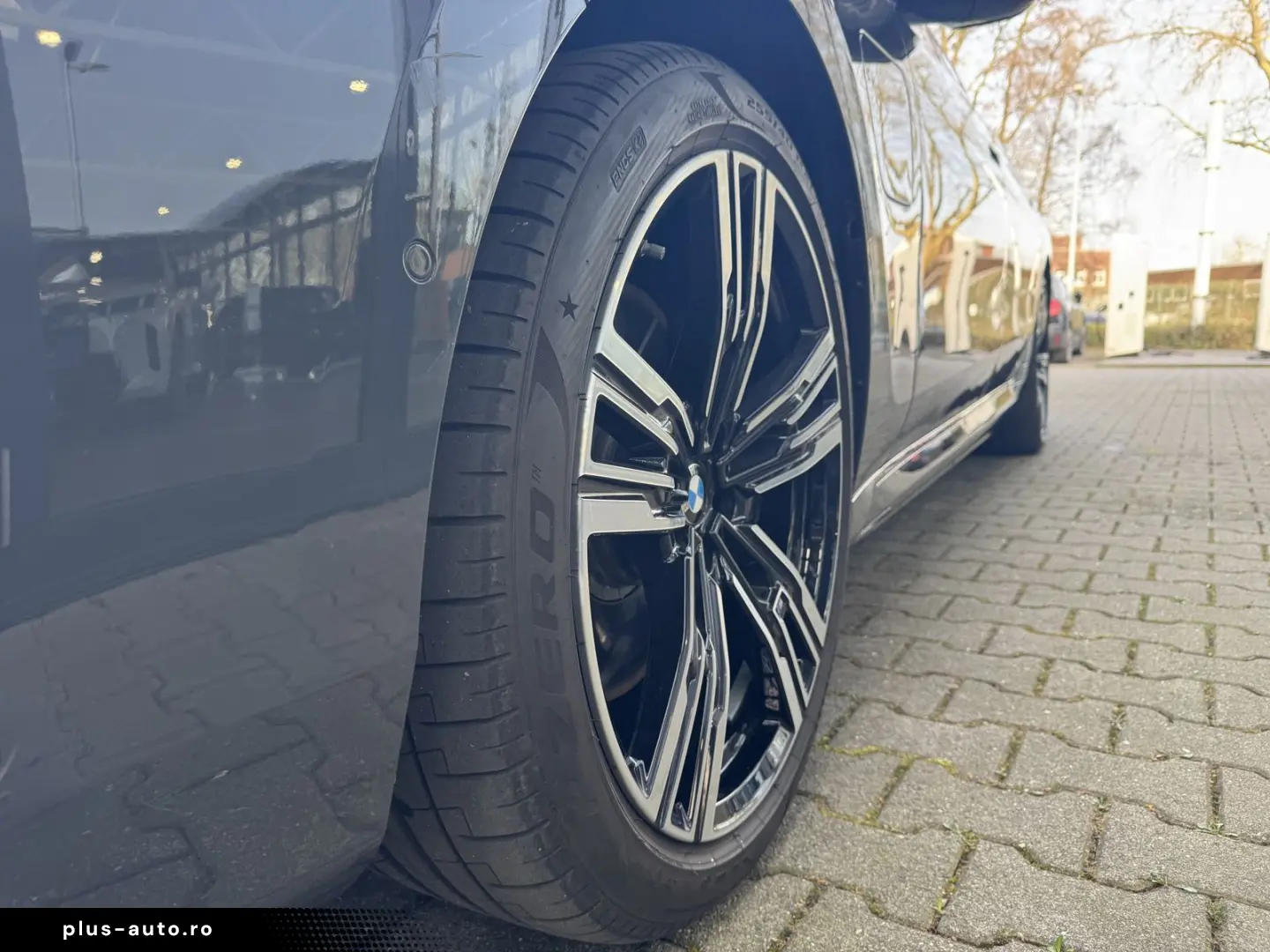 BMW 750e xDrive M Sport Pro TV Massage Lounge 21 B&W