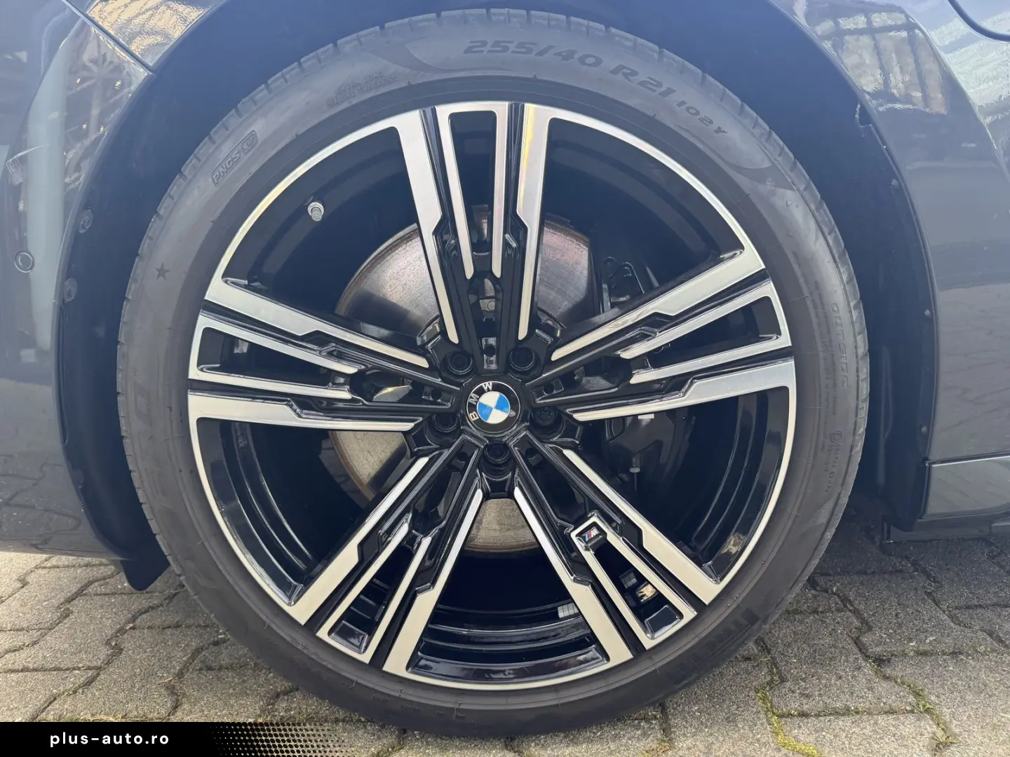BMW 750e xDrive M Sport Pro TV Massage Lounge 21 B&W