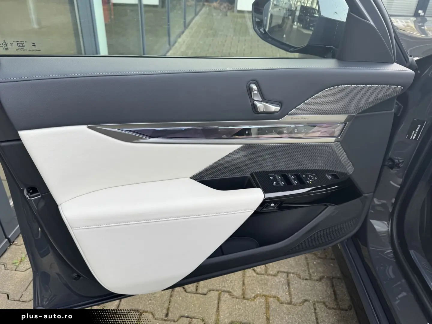 BMW 750e xDrive M Sport Pro TV Massage Lounge 21 B&W