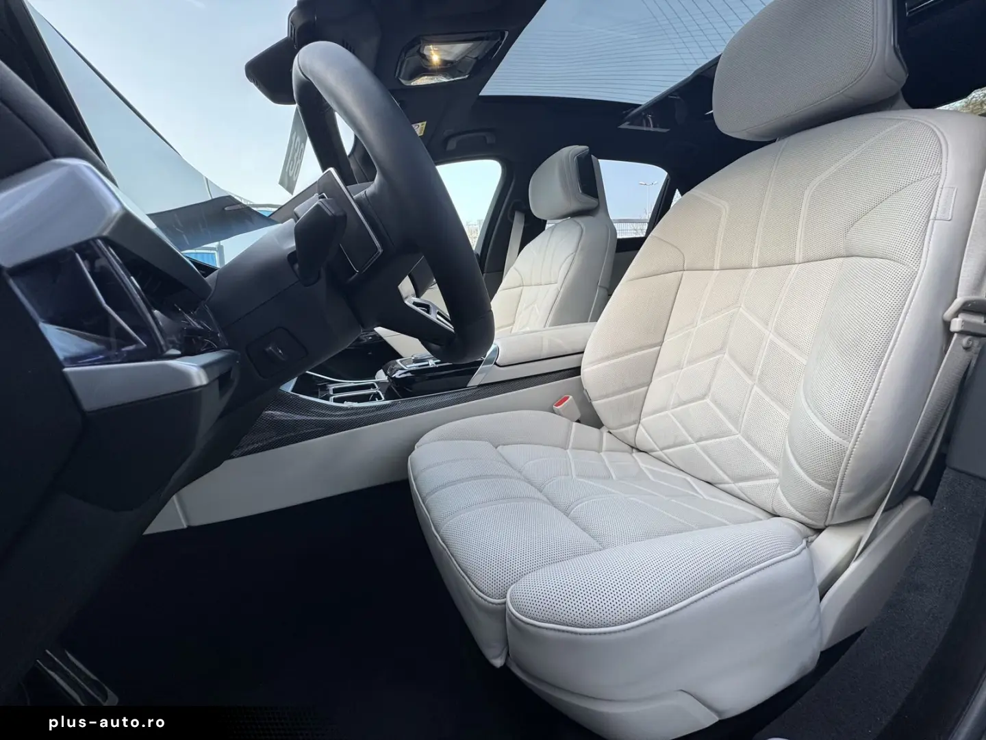 BMW 750e xDrive M Sport Pro TV Massage Lounge 21 B&W