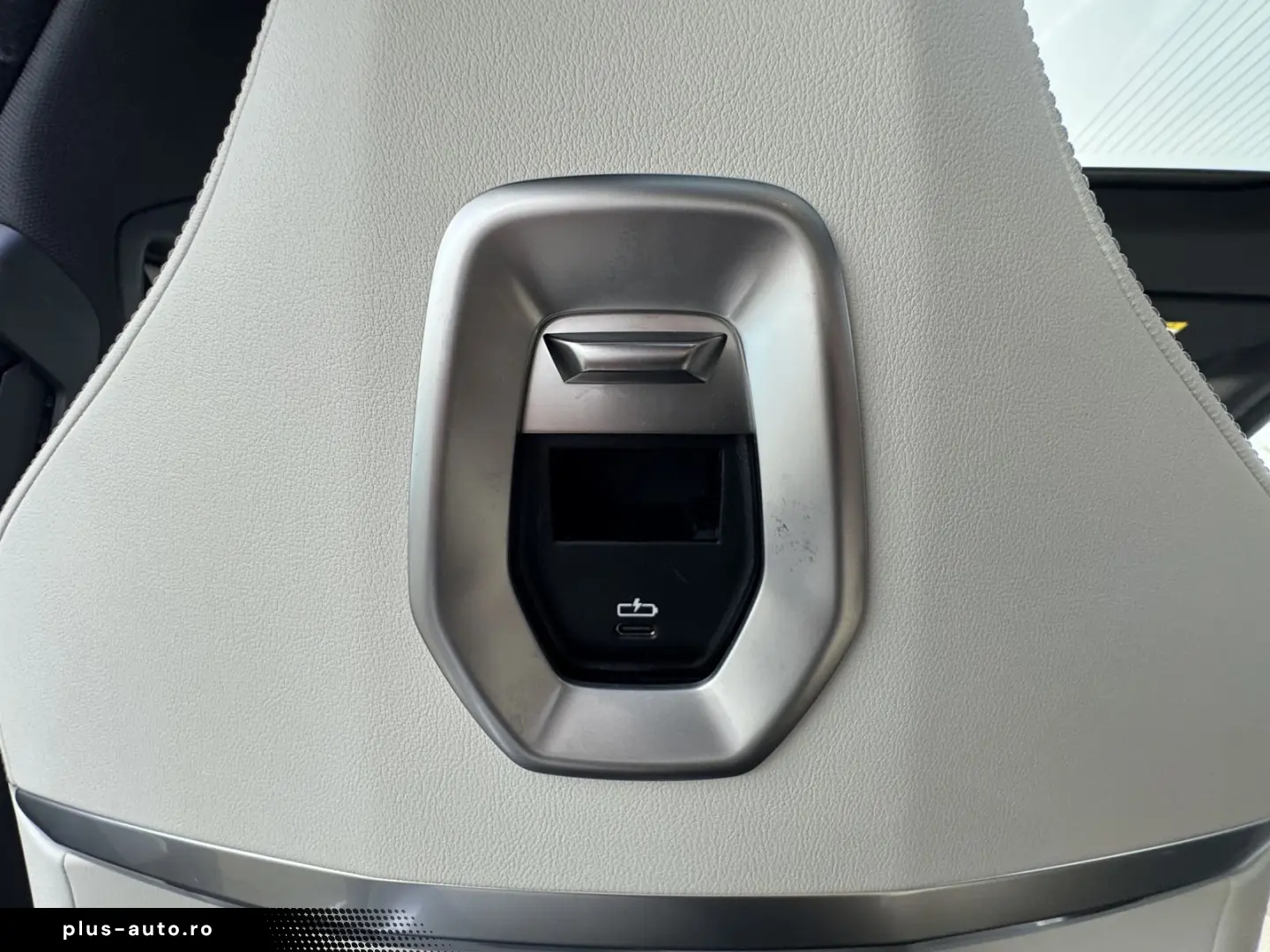 BMW 750e xDrive M Sport Pro TV Massage Lounge 21 B&W