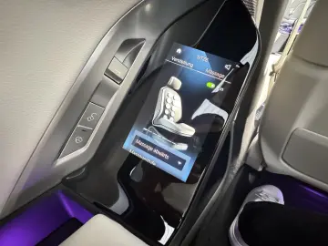 BMW 750e xDrive M Sport Pro TV Massage Lounge 21 B&W