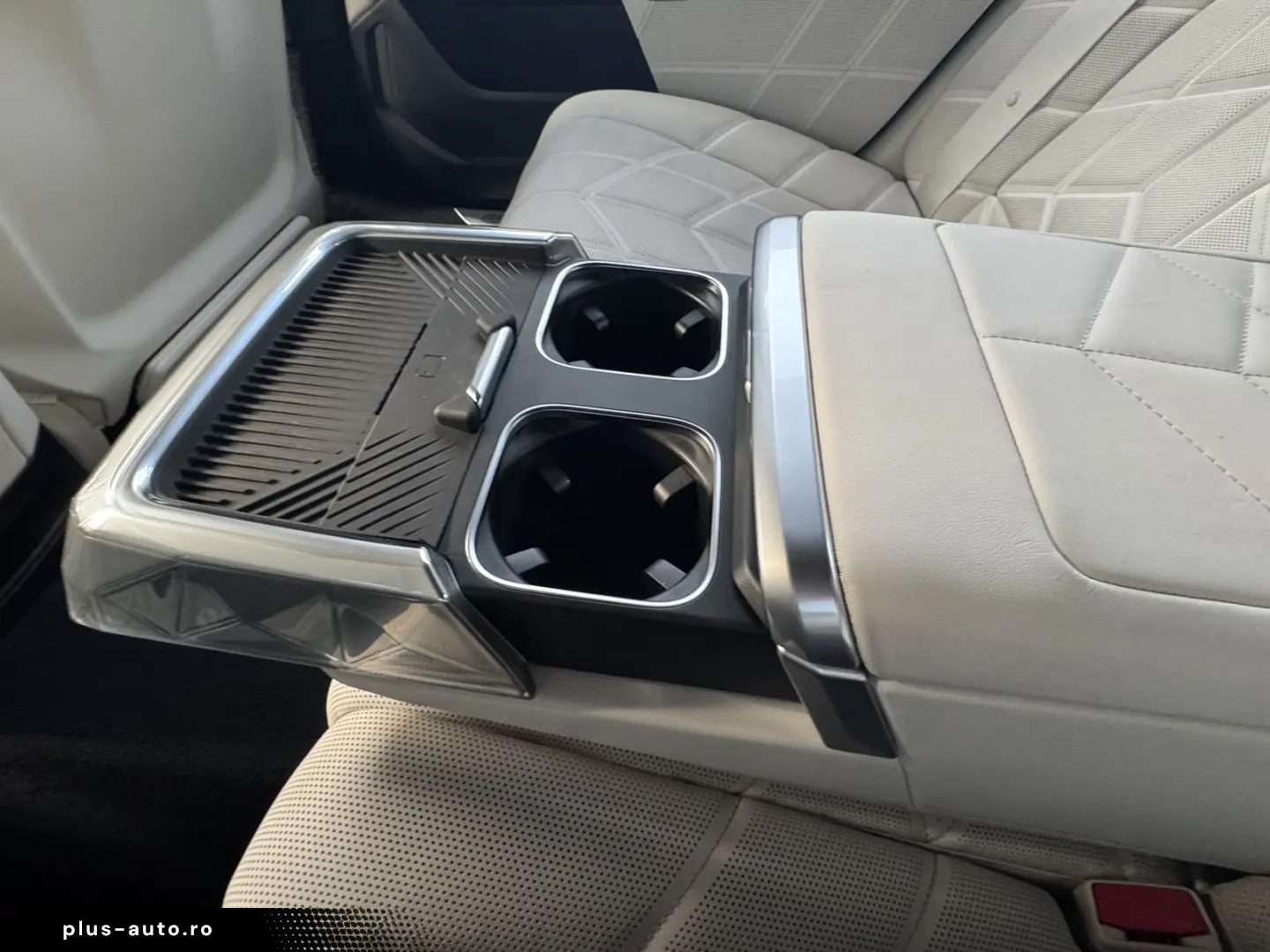 BMW 750e xDrive M Sport Pro TV Massage Lounge 21 B&W