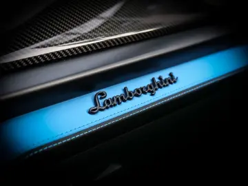 LAMBORGHINI Urus SE Blu Cepheus  Pano  Ad Personam Colour