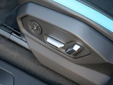 LAMBORGHINI Urus SE Blu Cepheus  Pano  Ad Personam Colour