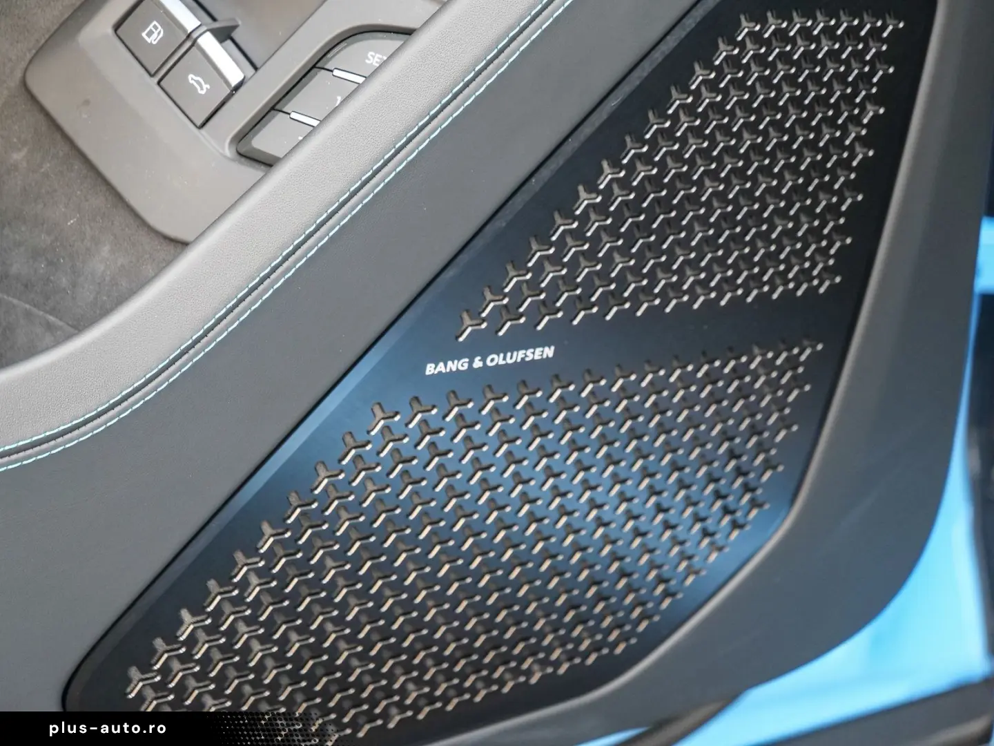 LAMBORGHINI Urus SE Blu Cepheus  Pano  Ad Personam Colour