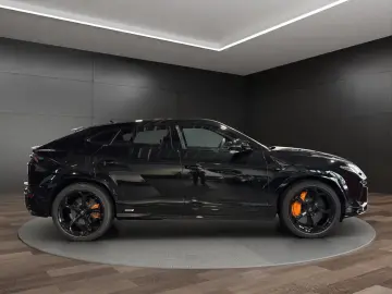 LAMBORGHINI Urus S CAM LEDER PANO B&O Sound 23